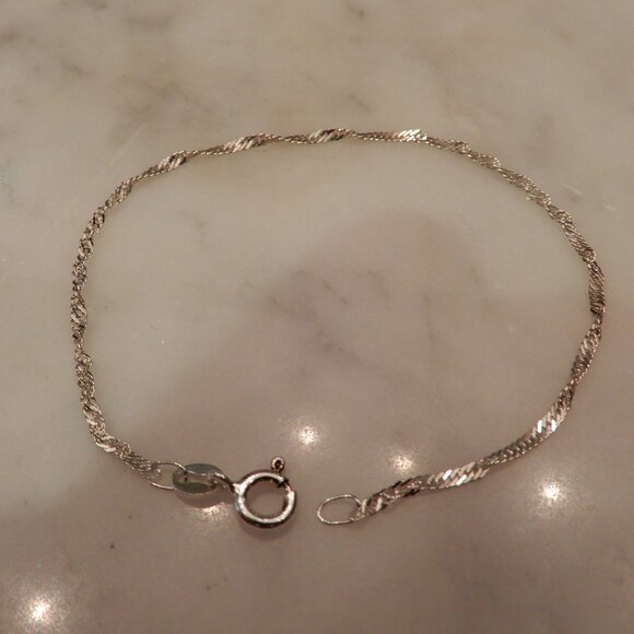 14 Karat White Gold Bracelet - Picture 1 of 5